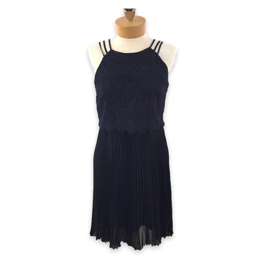 White House Black Market‎ Women's 4 High Neck Blouson Dress Black Lace Accordion